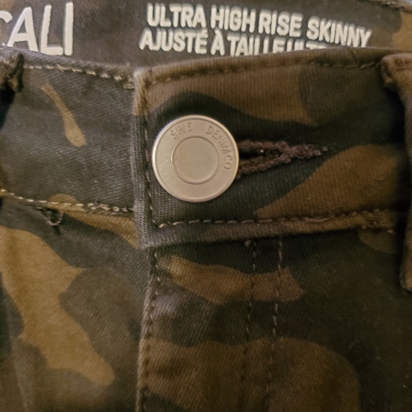 ULTRA HIGH RISE SKINNY PANTS IN CAMOUFLAGE PRINT_SIZE 3 - Picture 3 of 4